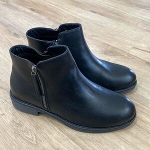 NEW Women’s Luoika Leather Extra Wide Width Ankle Boots
